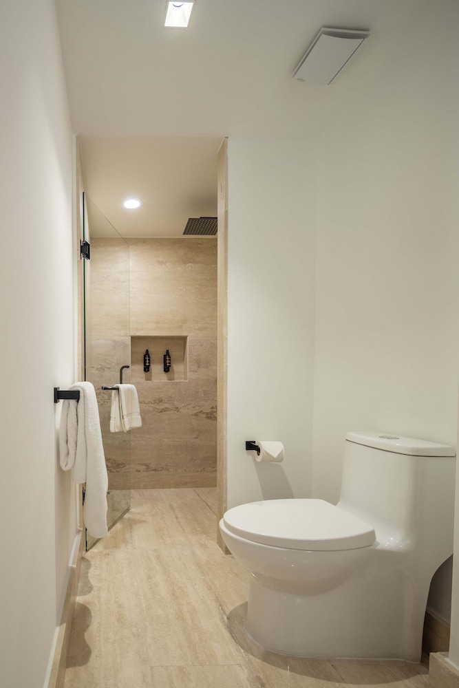 Elements Suite Terrace - Photo 2