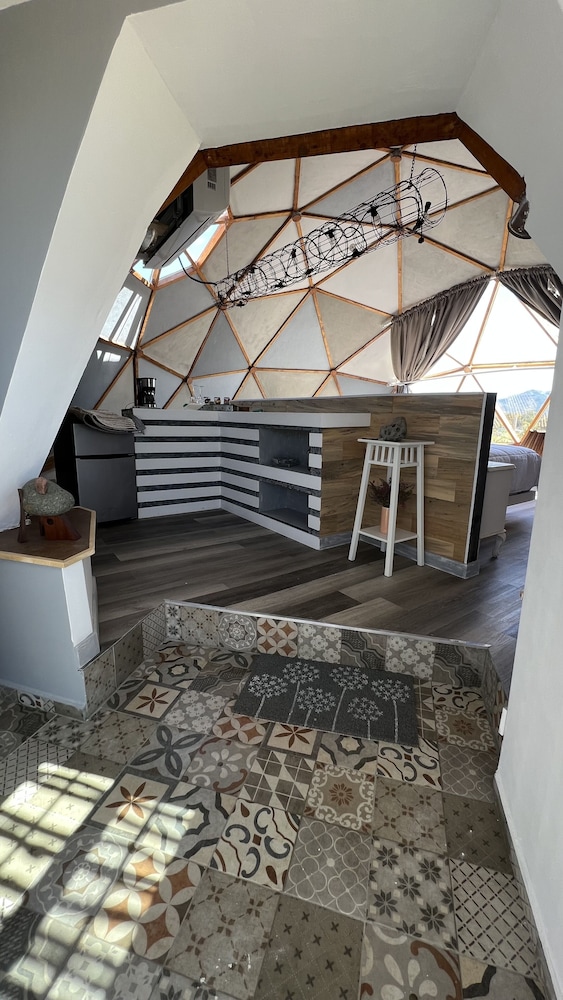Premium Room, 1 King Bed, Mountain View photo 1