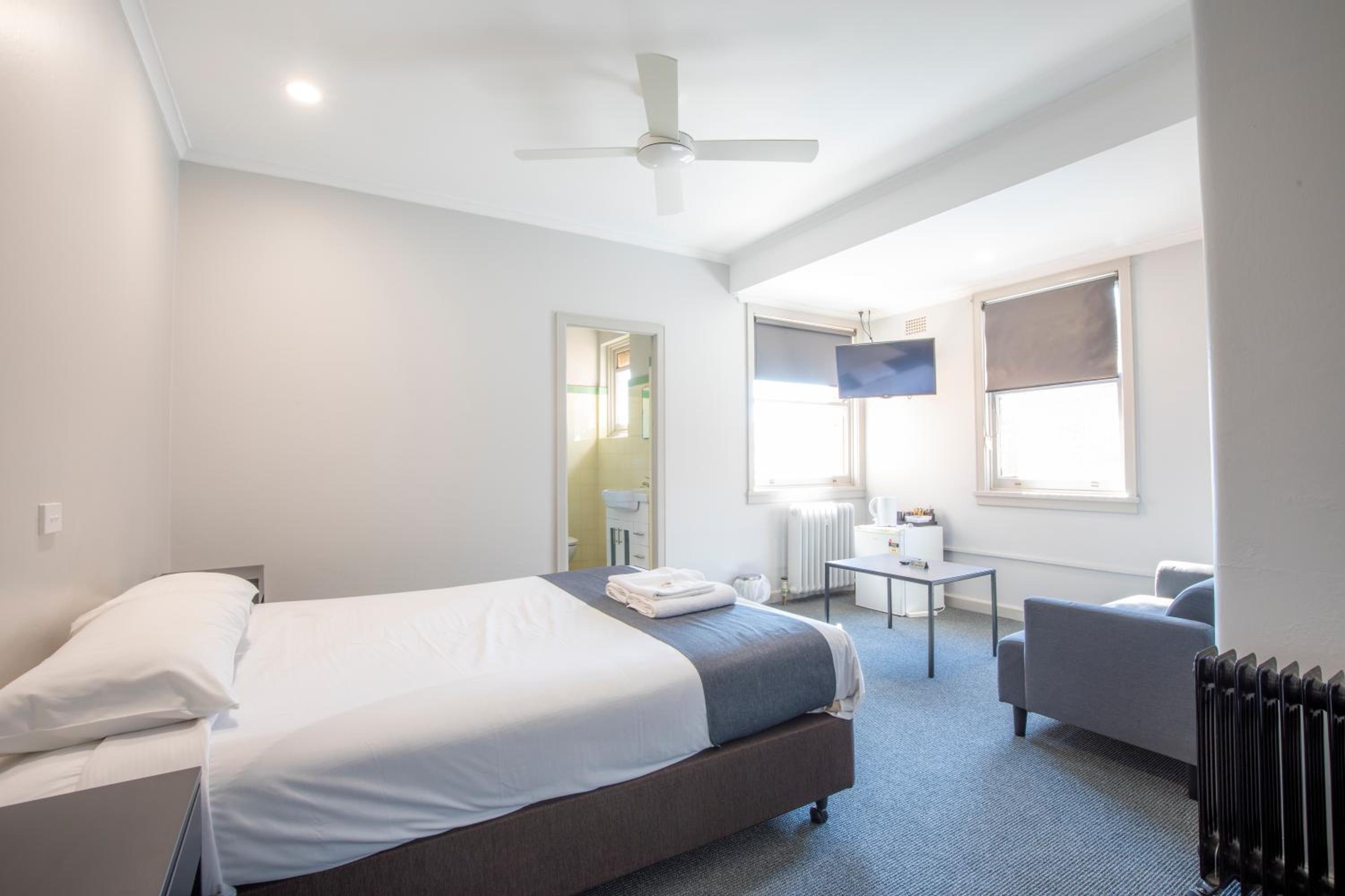 Standard Queen Room with Ensuite - Photo 1
