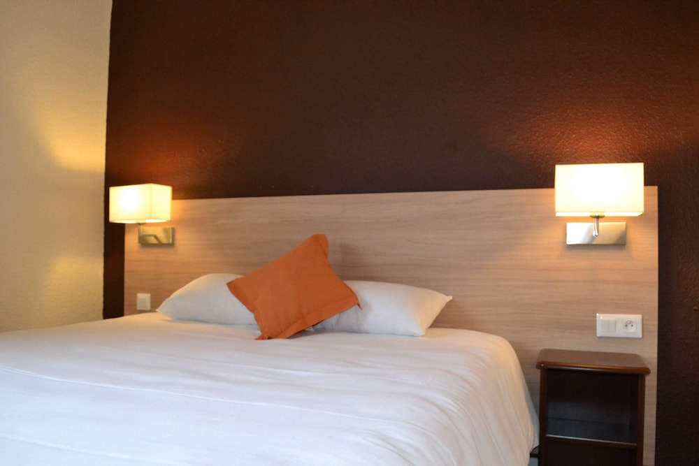 Standard Room, 1 Bedroom, Private Bathroom - Photo 2