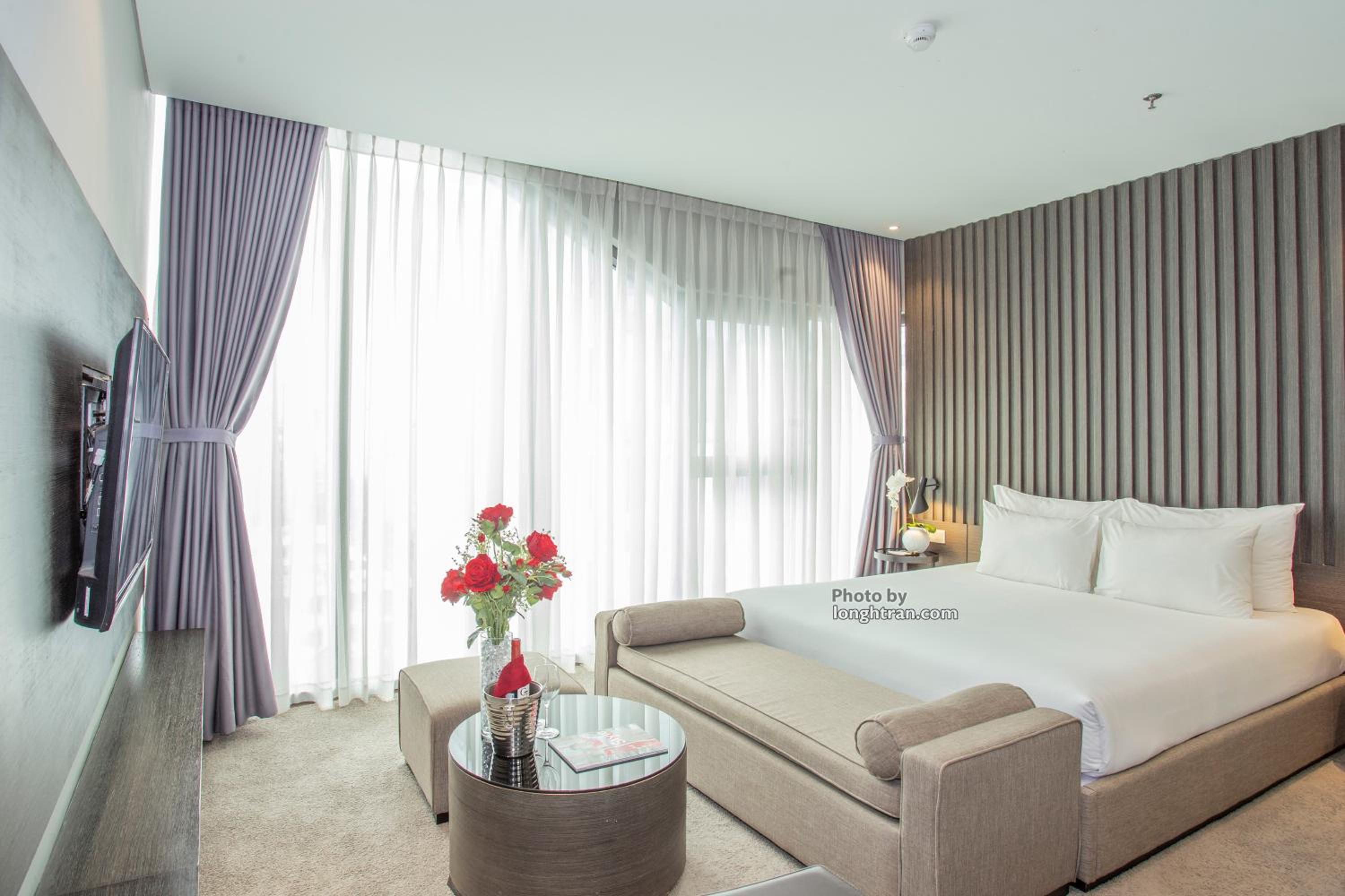 Junior Suite with City View and Bathtub photo 1