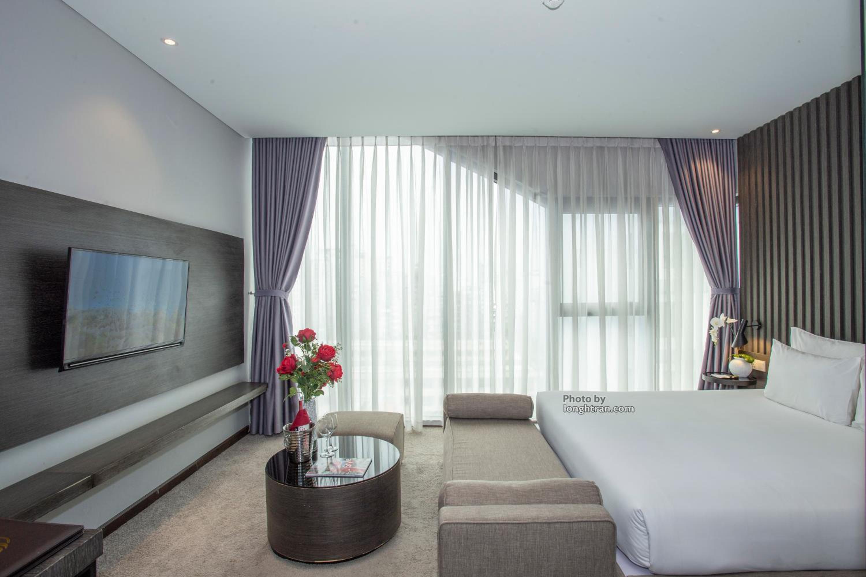 Junior Suite with City View and Bathtub photo 2