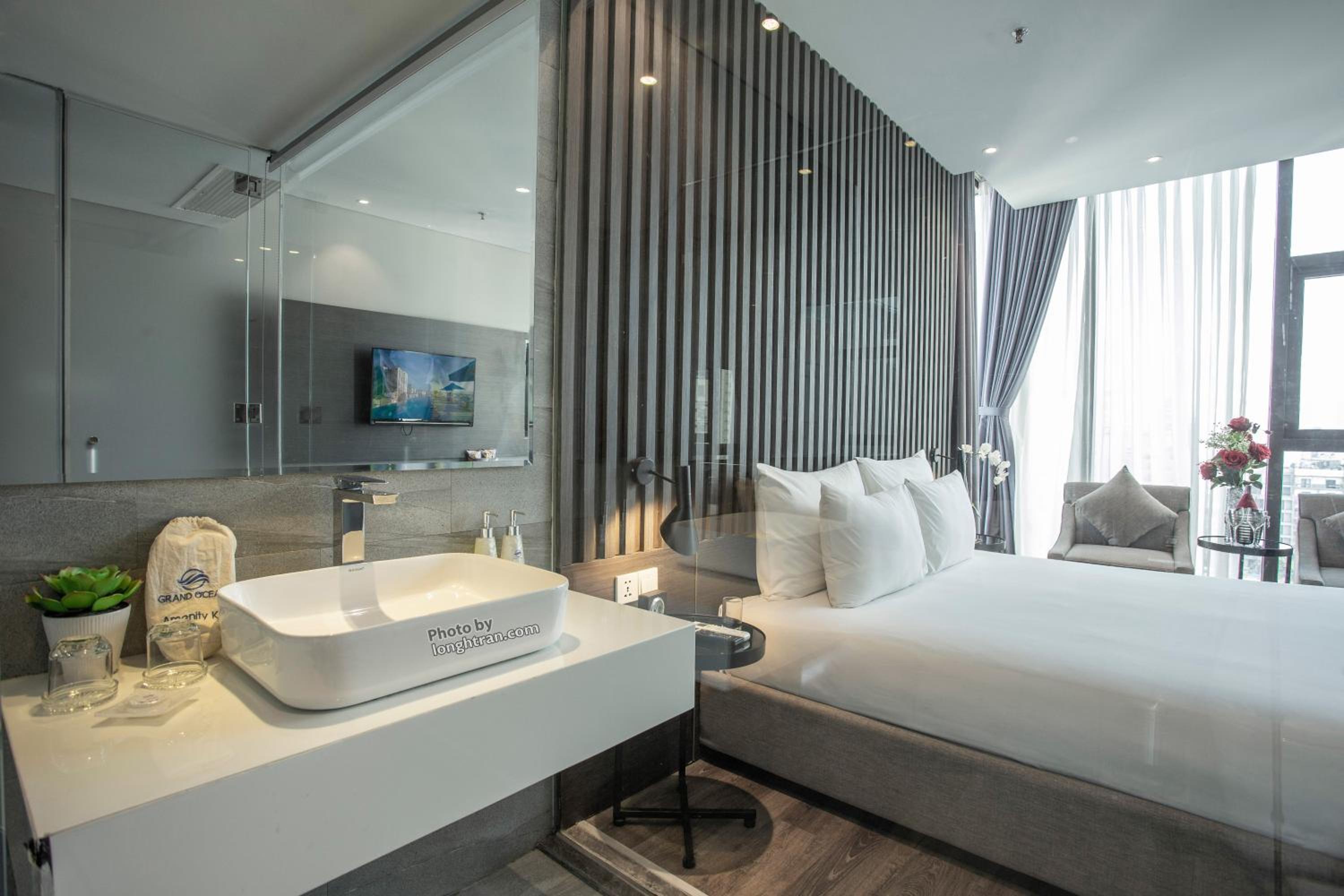 King Suite with Ocean View photo 2