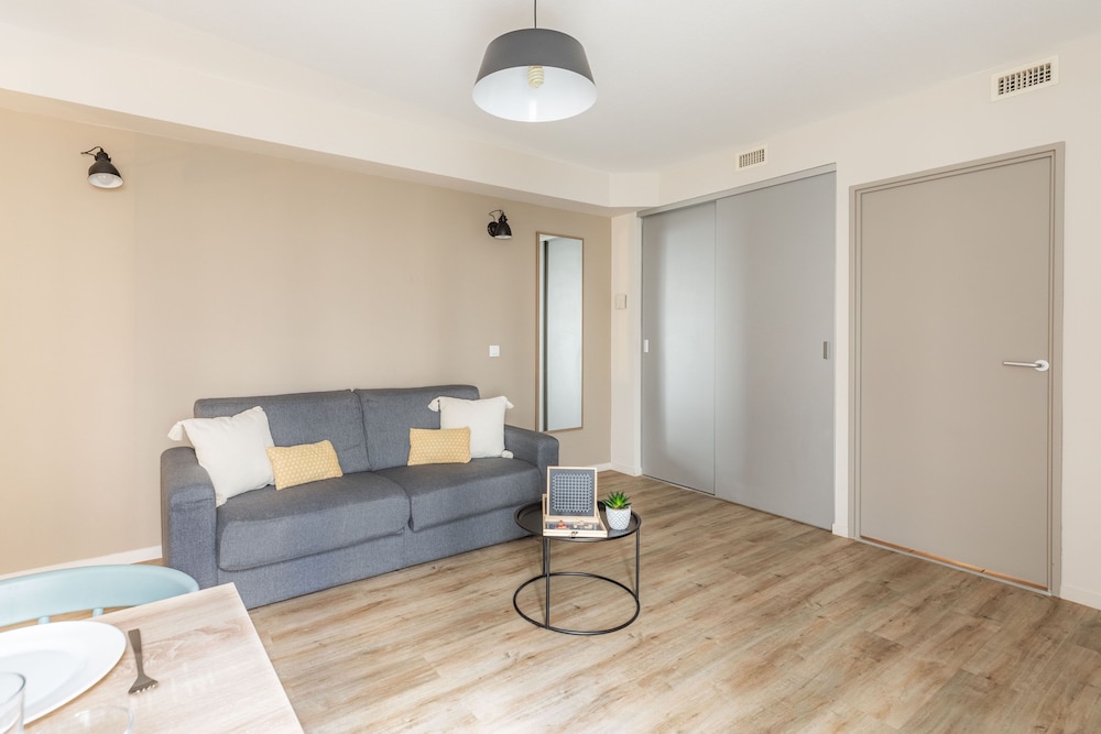 Basic Apartment - Photo 5