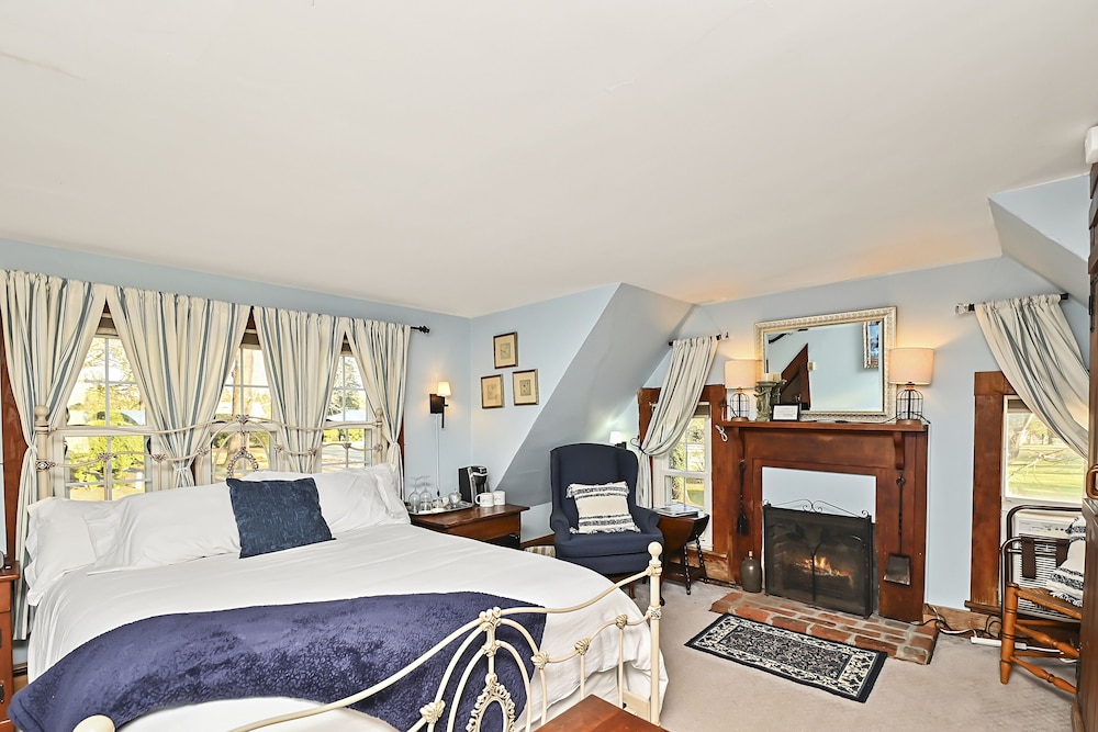 1796 Uncle Guy's Loft