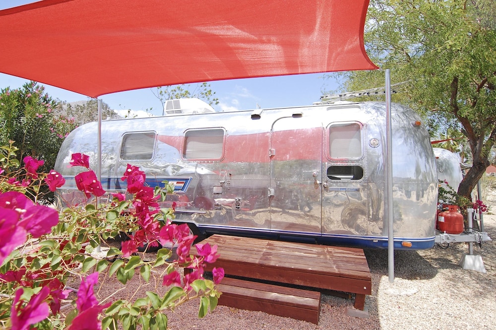 Vintage Airstream 27 Foot -Two Twins photo 2