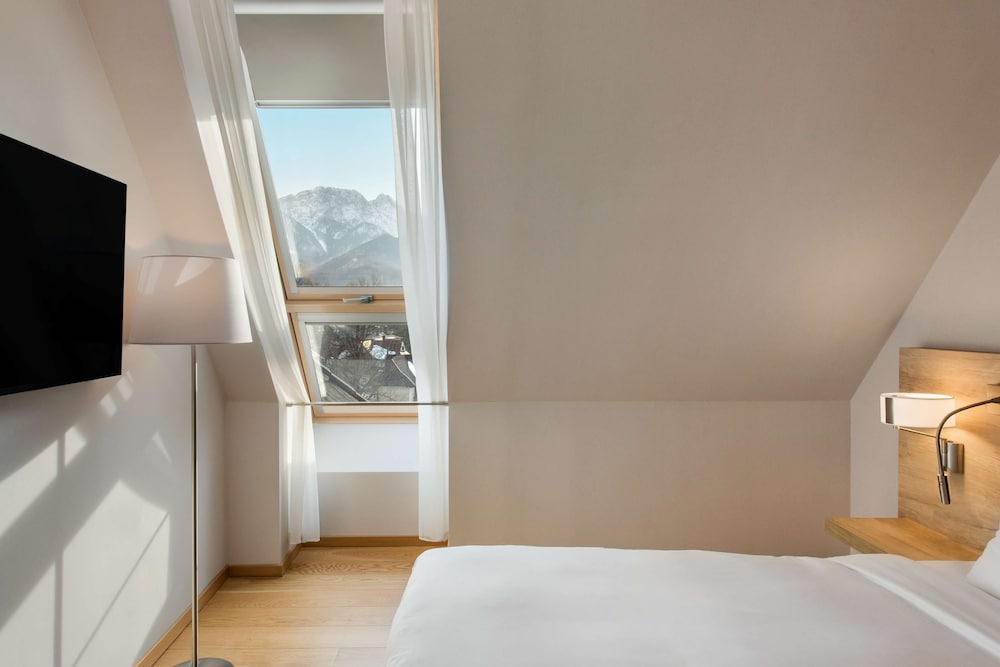 Suite, Mountain View - Photo 2