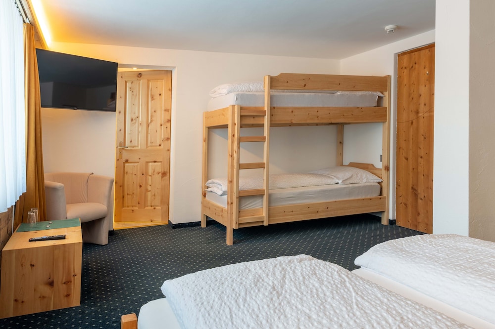 Quadruple Room photo 2