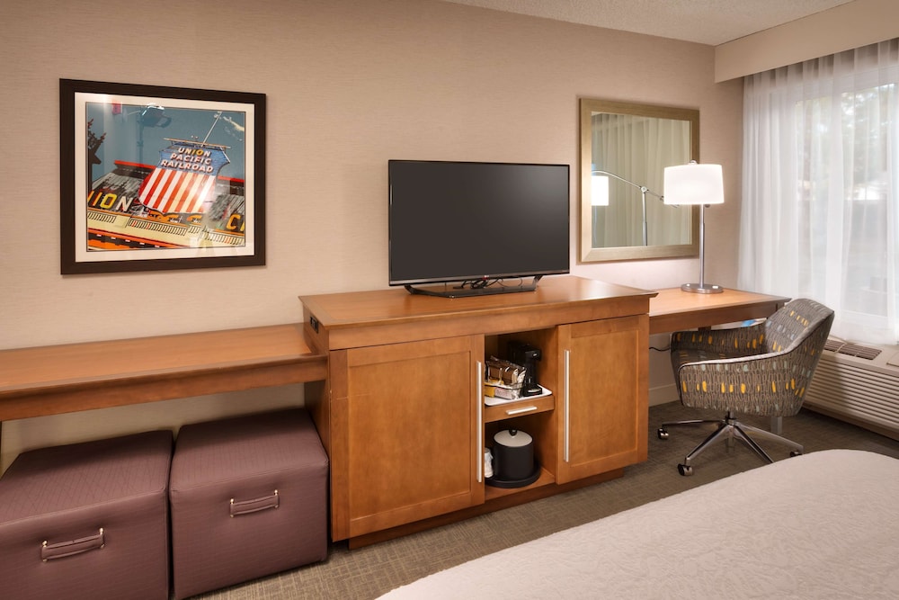 Room, 1 Queen Bed, Accessible, Non Smoking (Mobility & Hearing, Roll-in Shower) - Photo 2