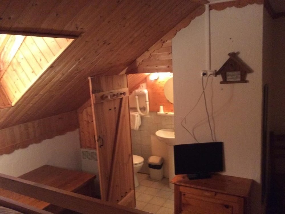 Family Quadruple Room, Ensuite, Mountain View photo 2