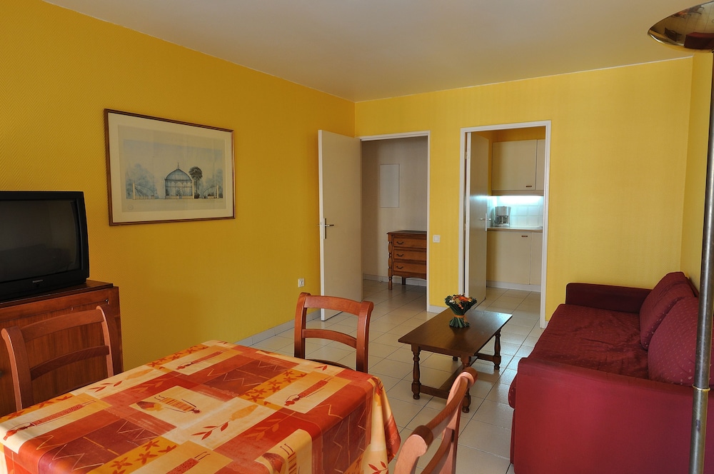 Apartment, 1 Bedroom, Balcony - Photo 1