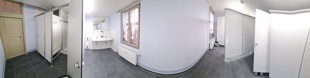 Basic Twin Room, 2 Twin Beds photo 3