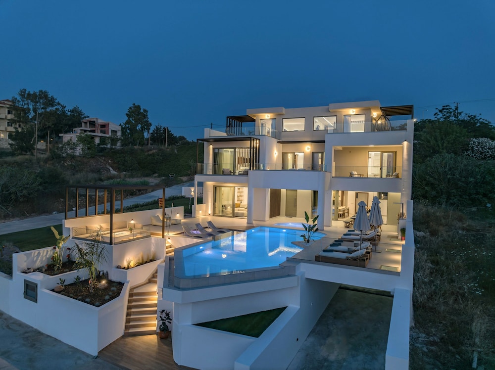 Villa photo 1