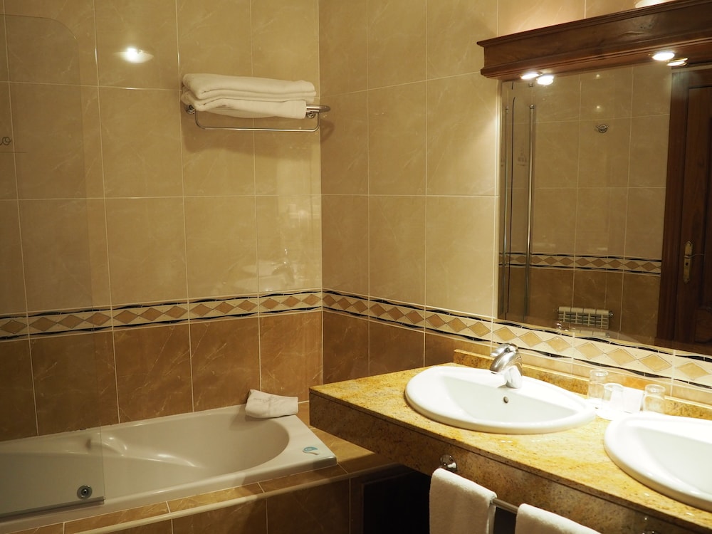 Double Room - Photo 5