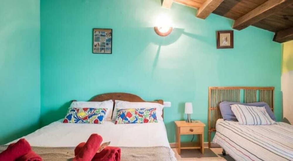 Classic Chalet, Multiple Bedrooms, Mountain View photo 2
