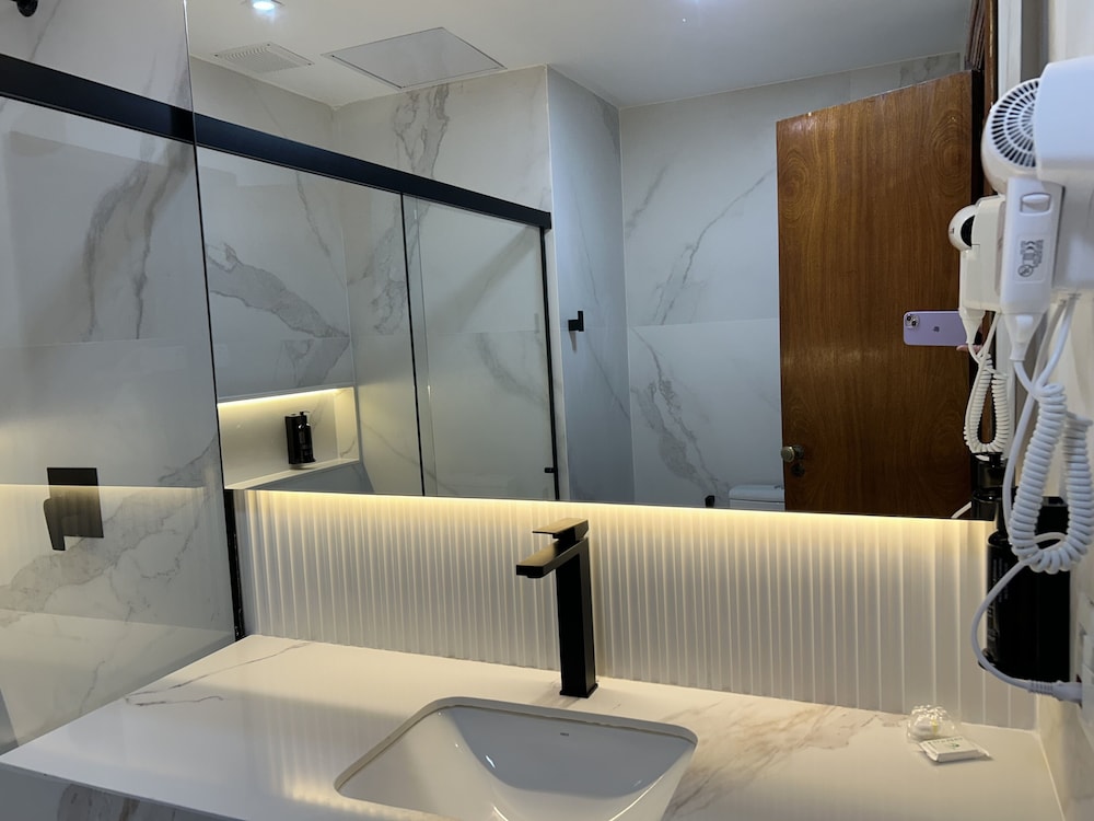 Deluxe Triple Room - Photo 7