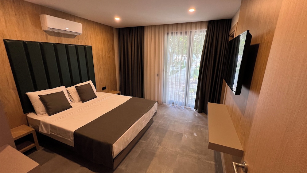 Deluxe Room, 1 Double Bed, Patio, Garden View photo 1