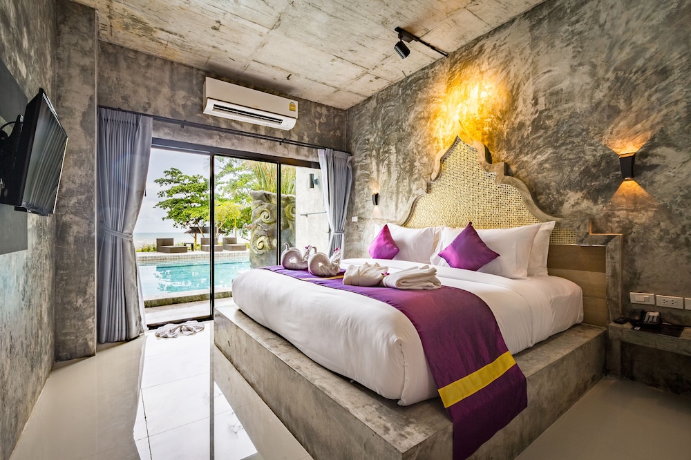 Deluxe Seaview Pool Access photo 1