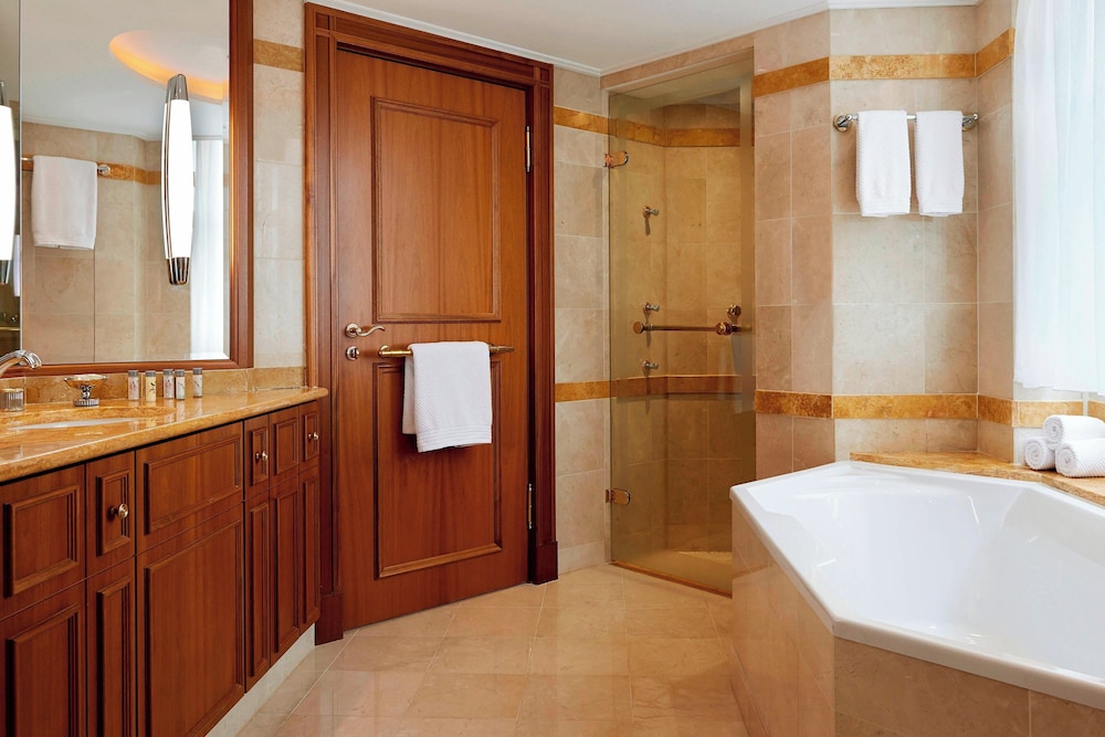 Suite, 1 Bedroom - Photo 4