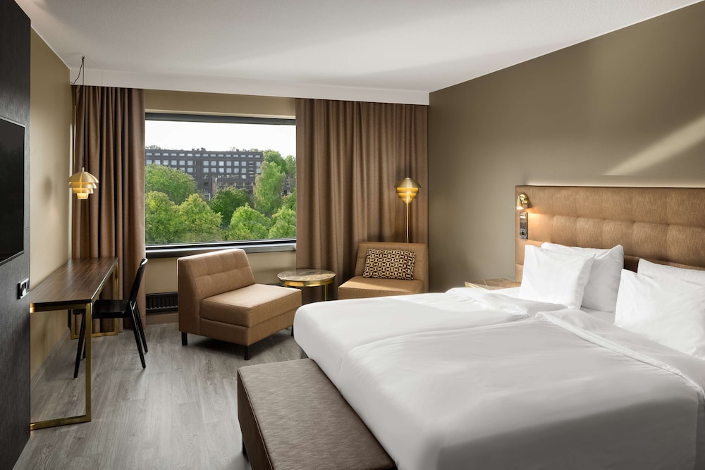 Superior Room, River View (High Floor) photo 1