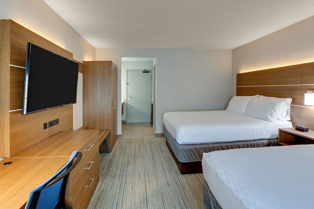 Standard Room, 2 Queen Beds - Photo 1
