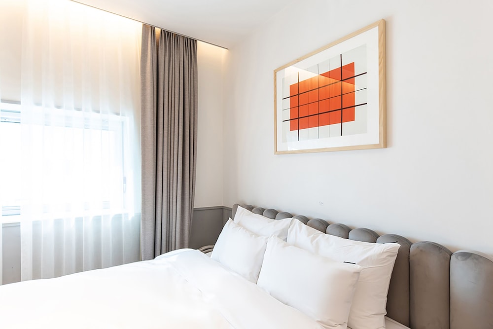 Standard Room -Breakfast Included,Unlimted Starbucks Coffee Bean,OTT Available - Photo 3