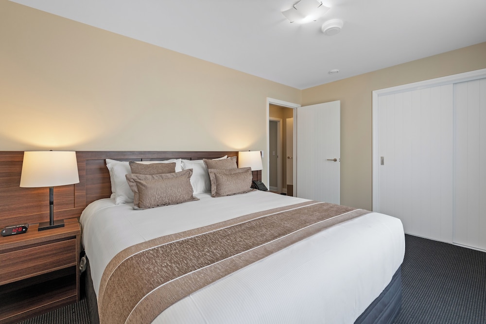 Executive Apartment, 2 Bedrooms, Mountain View, Mezzanine thumbnail 6