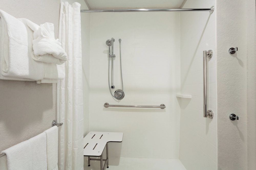 Standard Room, 2 Queen Beds, Accessible