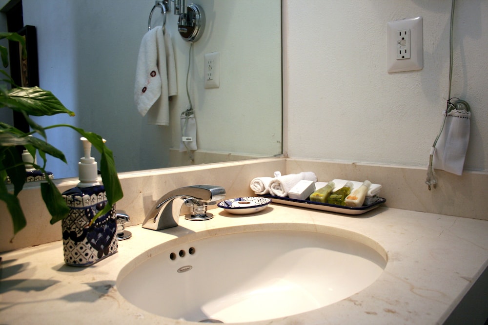 Suite - Photo 12