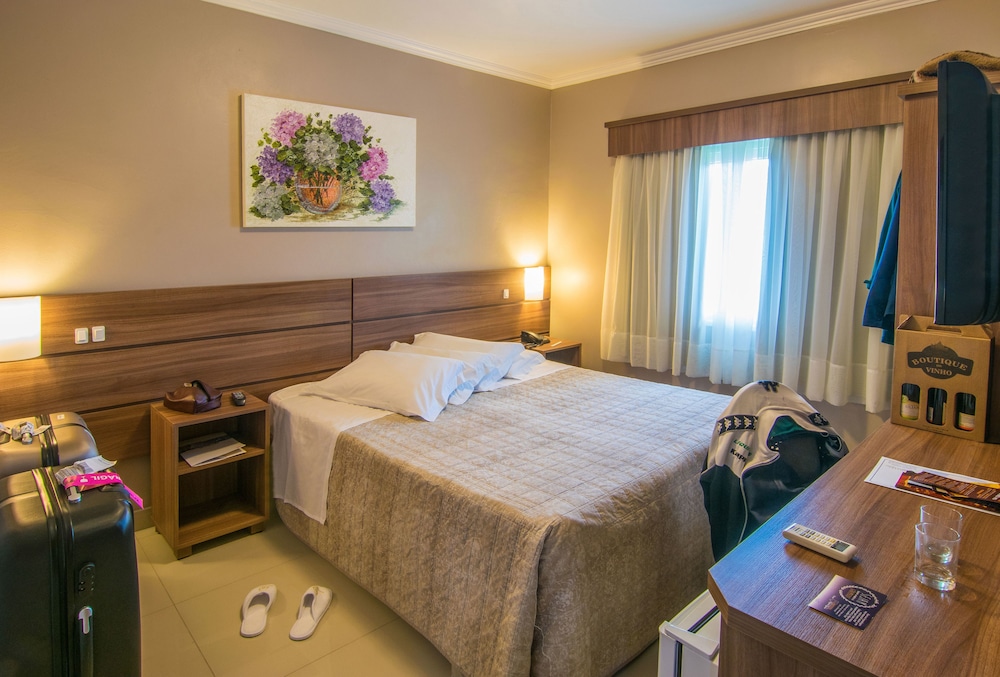 Standard Room thumbnail 5