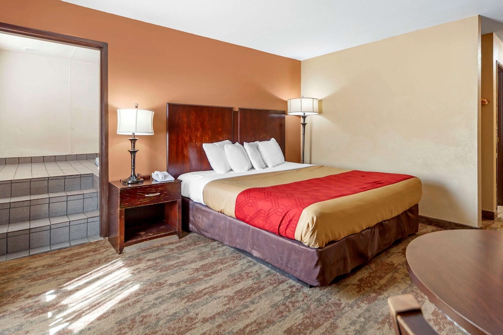 Suite, 1 King Bed, Non Smoking - Photo 2