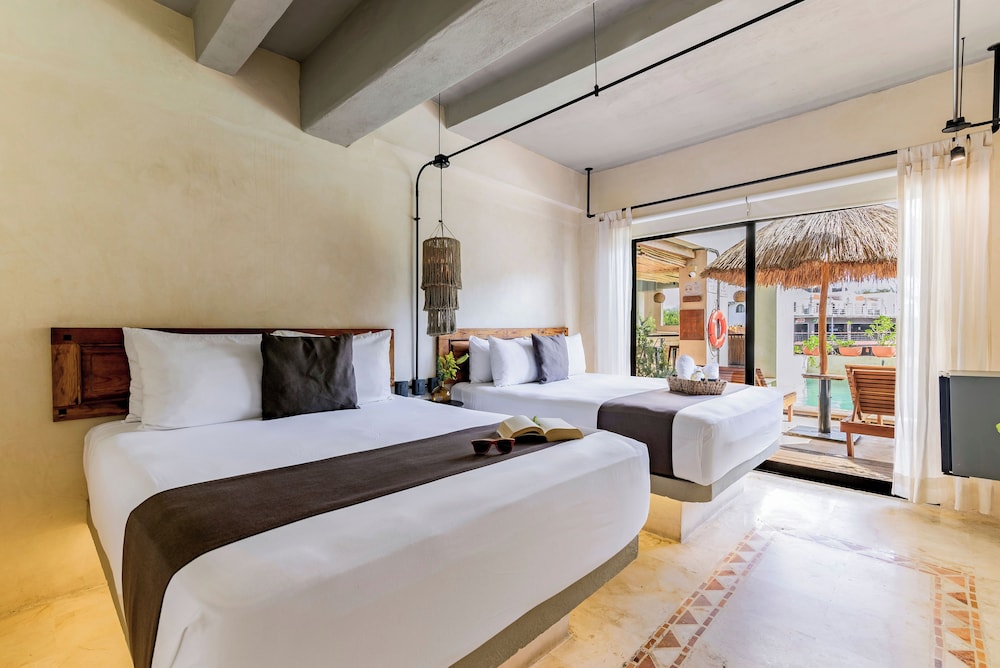 Superior Poolside Double Room - Photo 7