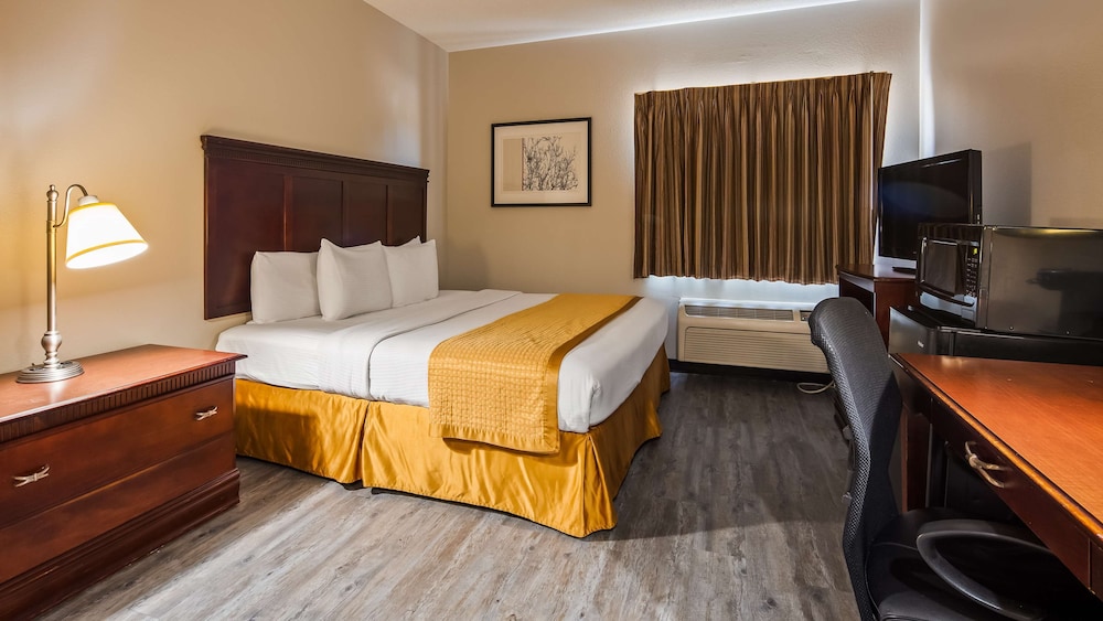 Standard Room, 1 King Bed, Non Smoking - Photo 1