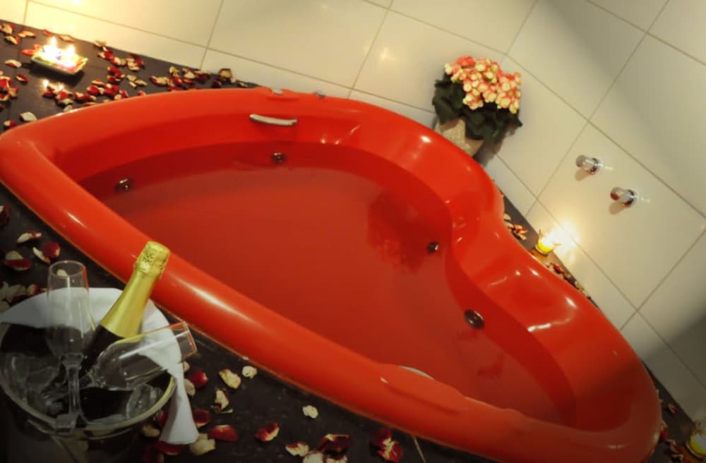 Honeymoon Studio Suite