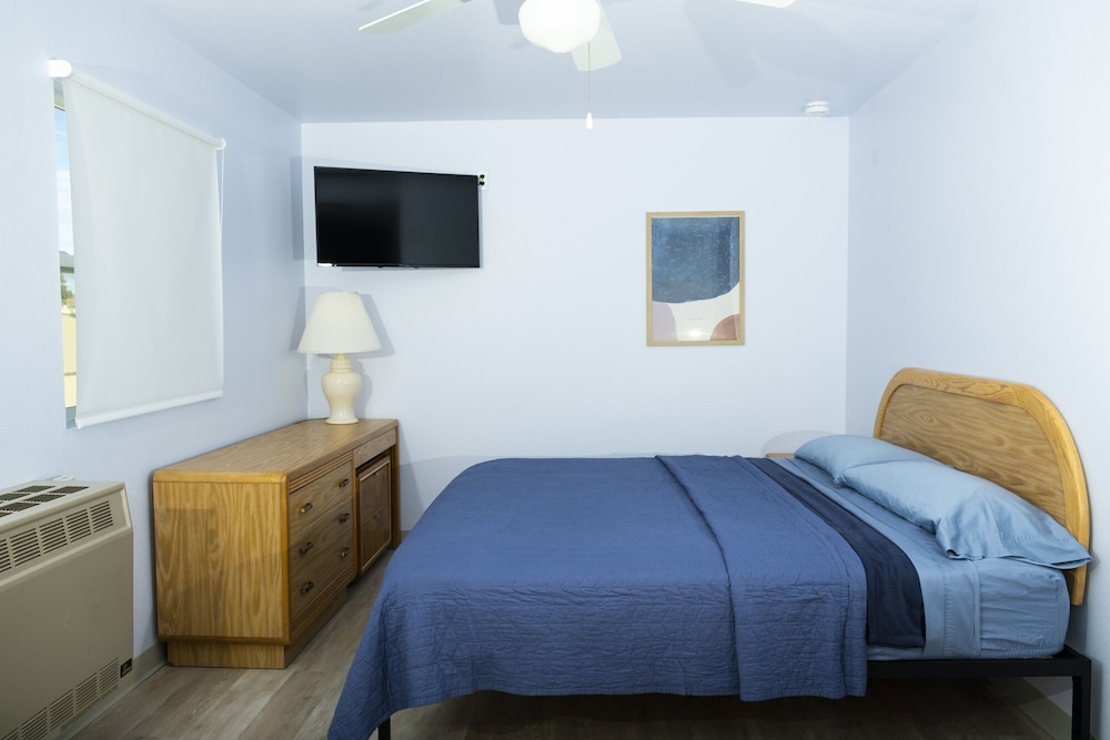 Premier Studio Suite, 1 King Bed, Kitchen, Mountain View, No Pets Allowed photo 2