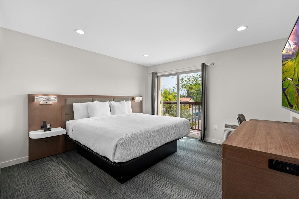 Monarch Suite photo 2