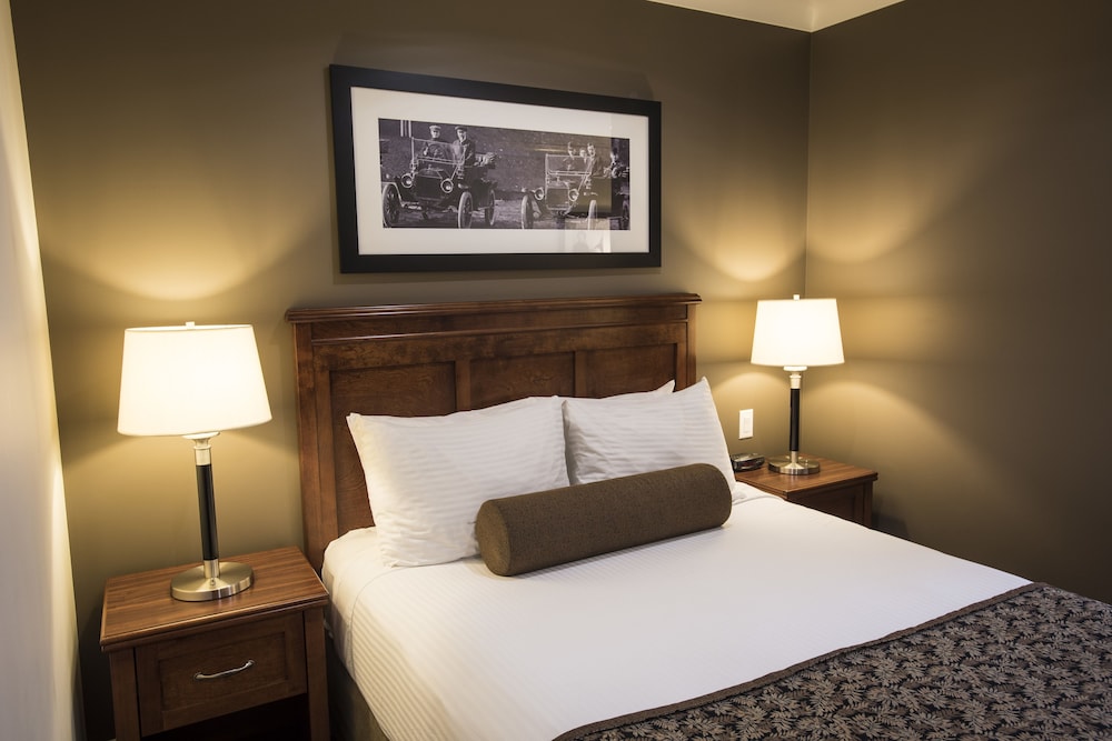 Deluxe Room, 1 Queen Bed (Small Economy Queen)