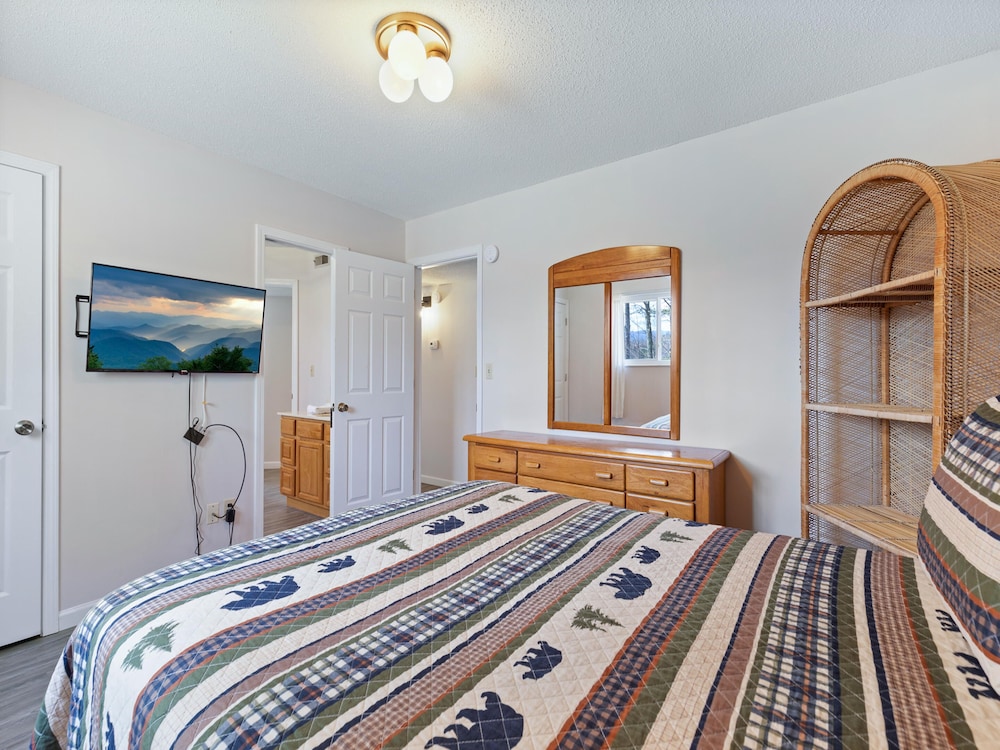 Studio (3 Bedrooms)