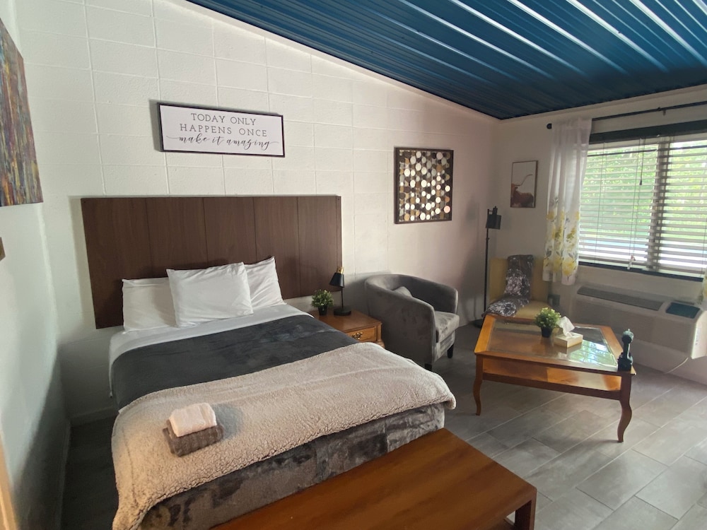 Comfort Room, 1 Double Bed, Non Smoking, Refrigerator & Microwave