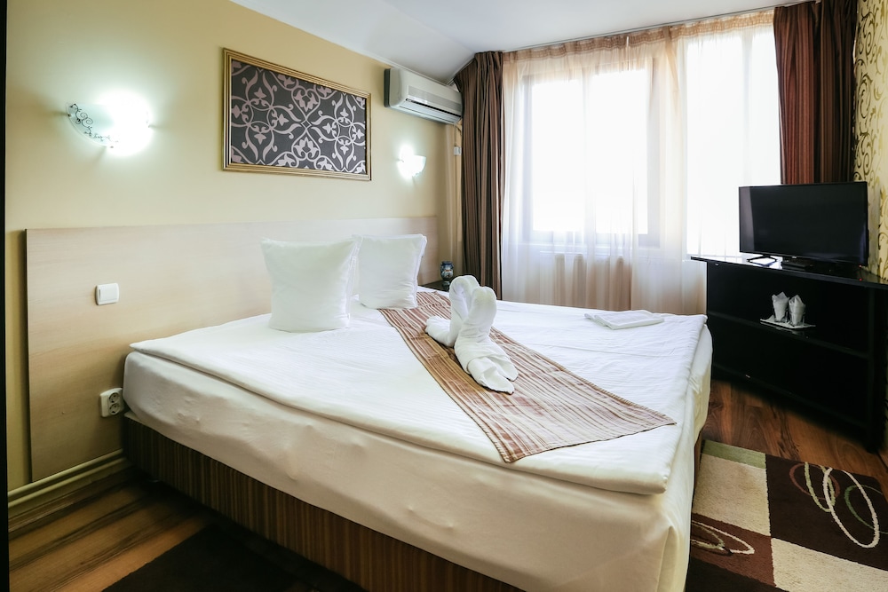 Double or Twin Room - Photo 3