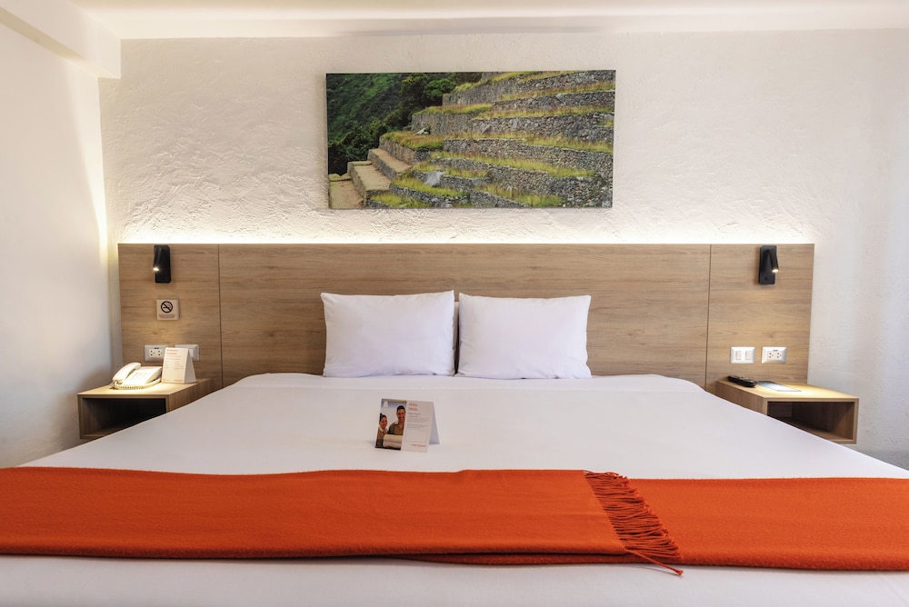 Superior Room, 1 Queen Bed photo 1