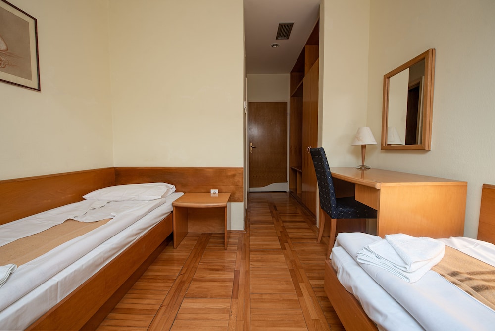 Classic Twin Room