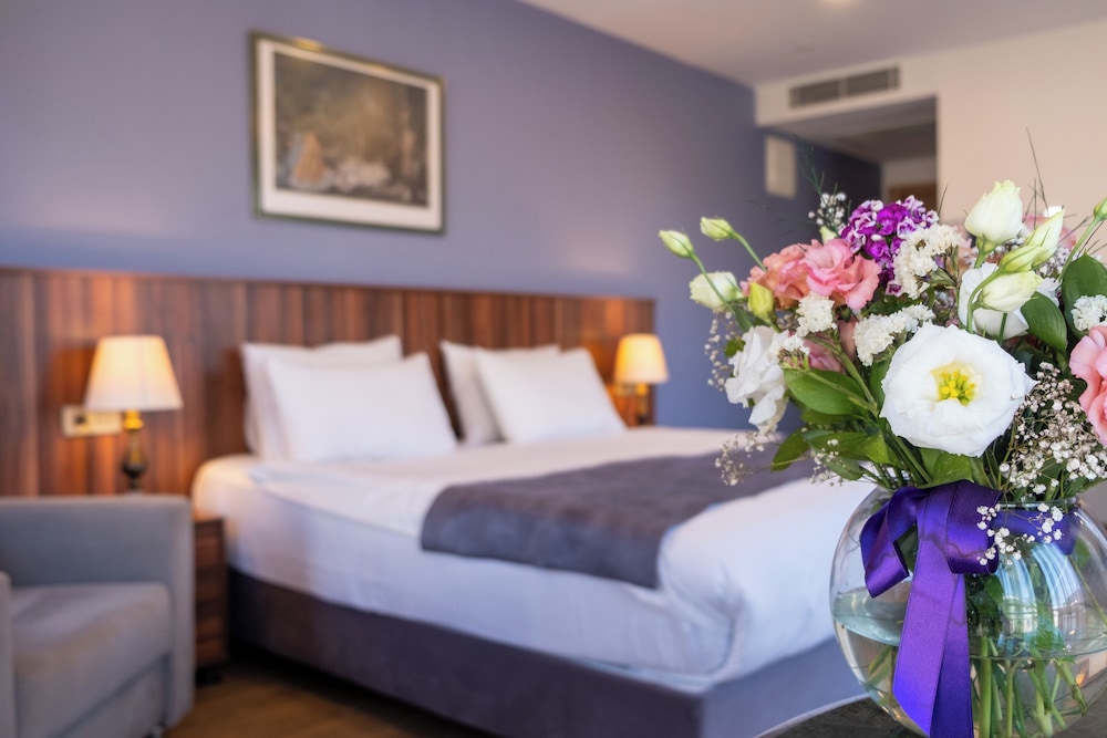 Double or Twin Room, Non Smoking, Corner photo 1