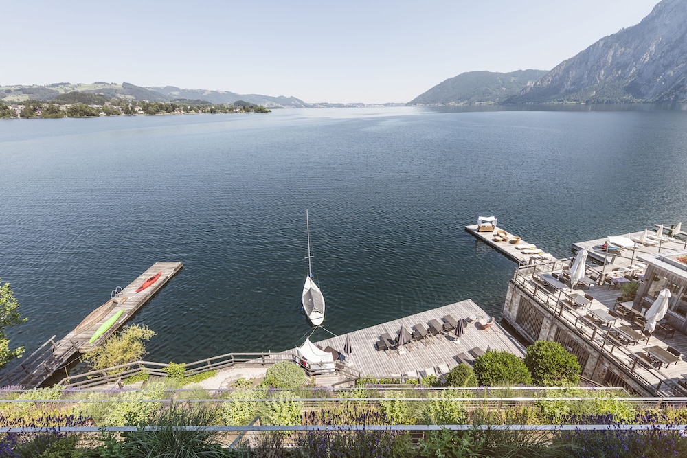 Junior Studio Suite, 1 King Bed, Bathtub, Lake View (Salzkammergut) photo 3