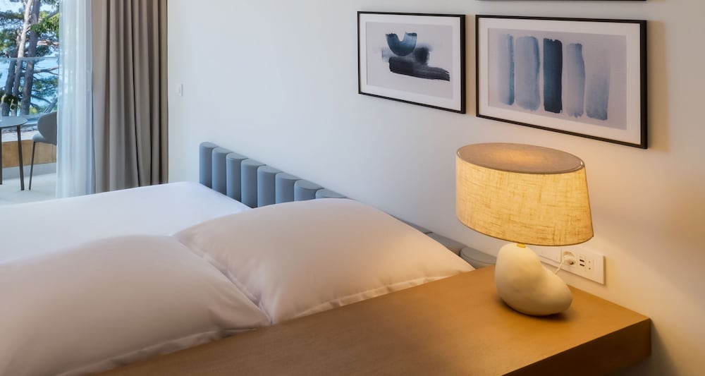 Classic Double Room, Balcony, Partial Sea View - Photo 3