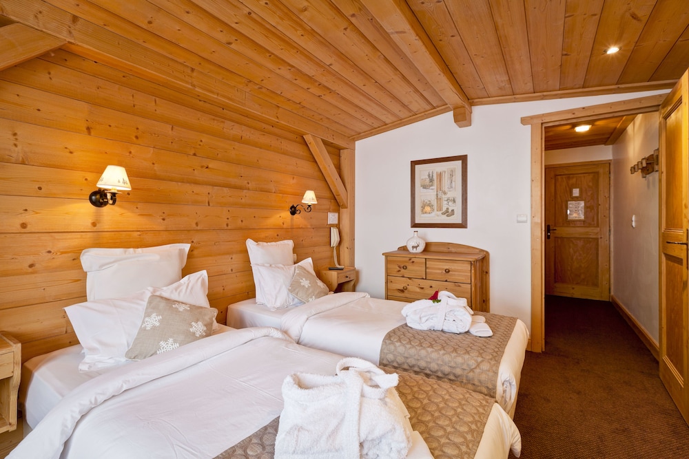 Superior Room, Balcony, Mountain View (South-Facing) photo 3