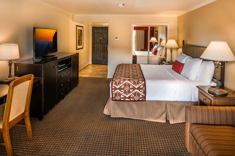 Standard Room, 1 King Bed, Non Smoking, Refrigerator (with Sofabed)