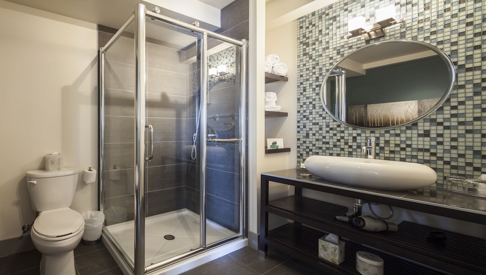 Suite, 1 King and 1 Day bed, Lake View (Evolution) photo 2