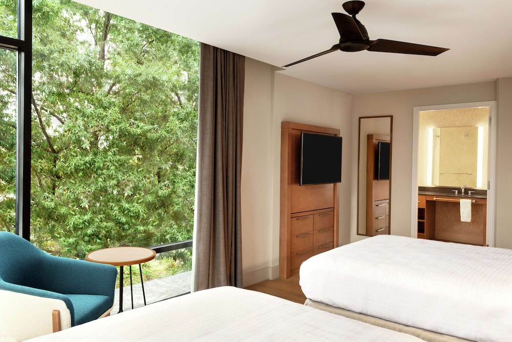 Suite, 2 Queen Beds, River Side (Roll-In Shower) - Photo 4