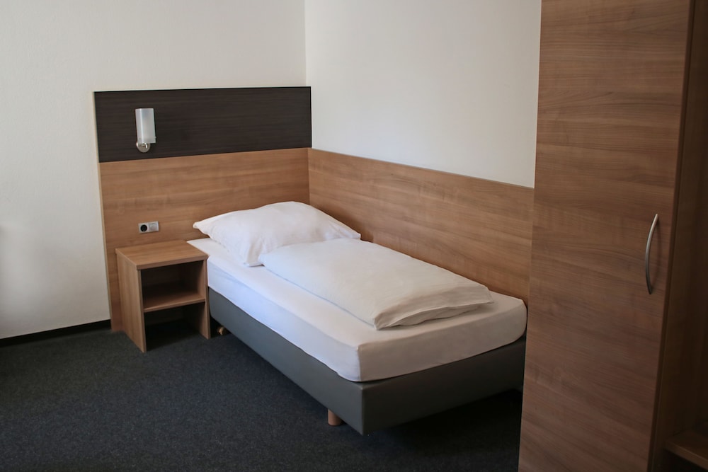 Basic Single Room photo 3